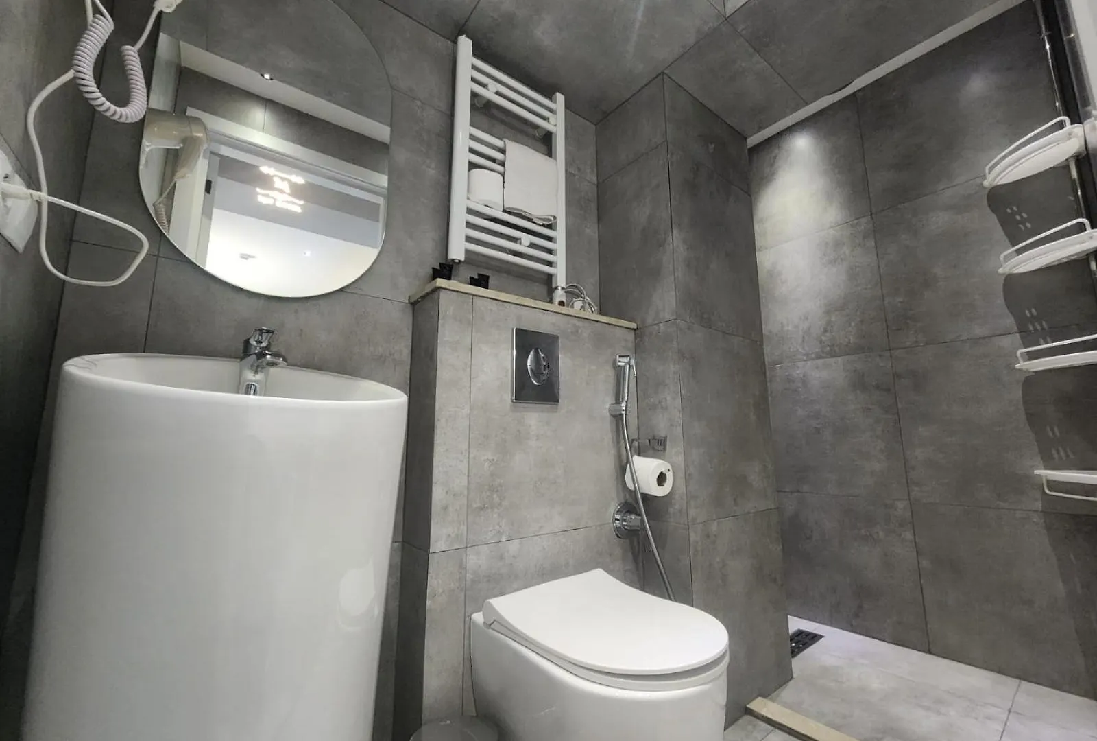 Mit Hotel Tbilisi 5*,  Georgien